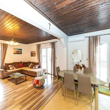 Sea Stone House 1 شقة